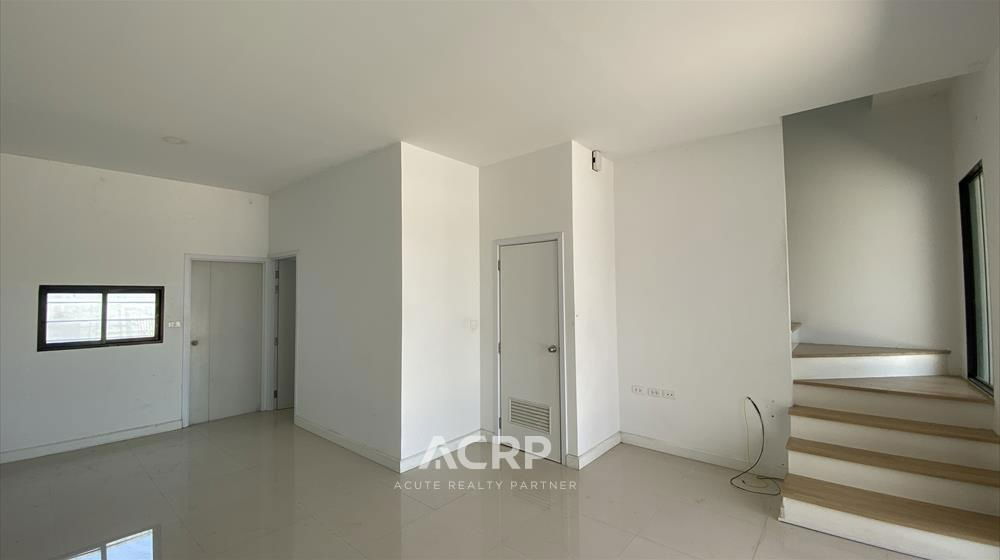 picture Modern Loft-Style 2-Storey Townhome for Sale – Chewa Home Pracha Uthit - 3/20