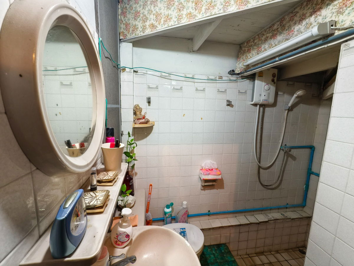 picture Best Price in Dusit District - House and Land for Sale in Soi Samsen 22 Total area: 142.5 square wah (1 ngan 42.5 square wah)    - 16/24