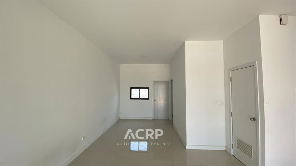 picture Modern Loft-Style 2-Storey Townhome for Sale – Chewa Home Pracha Uthit - 2/20