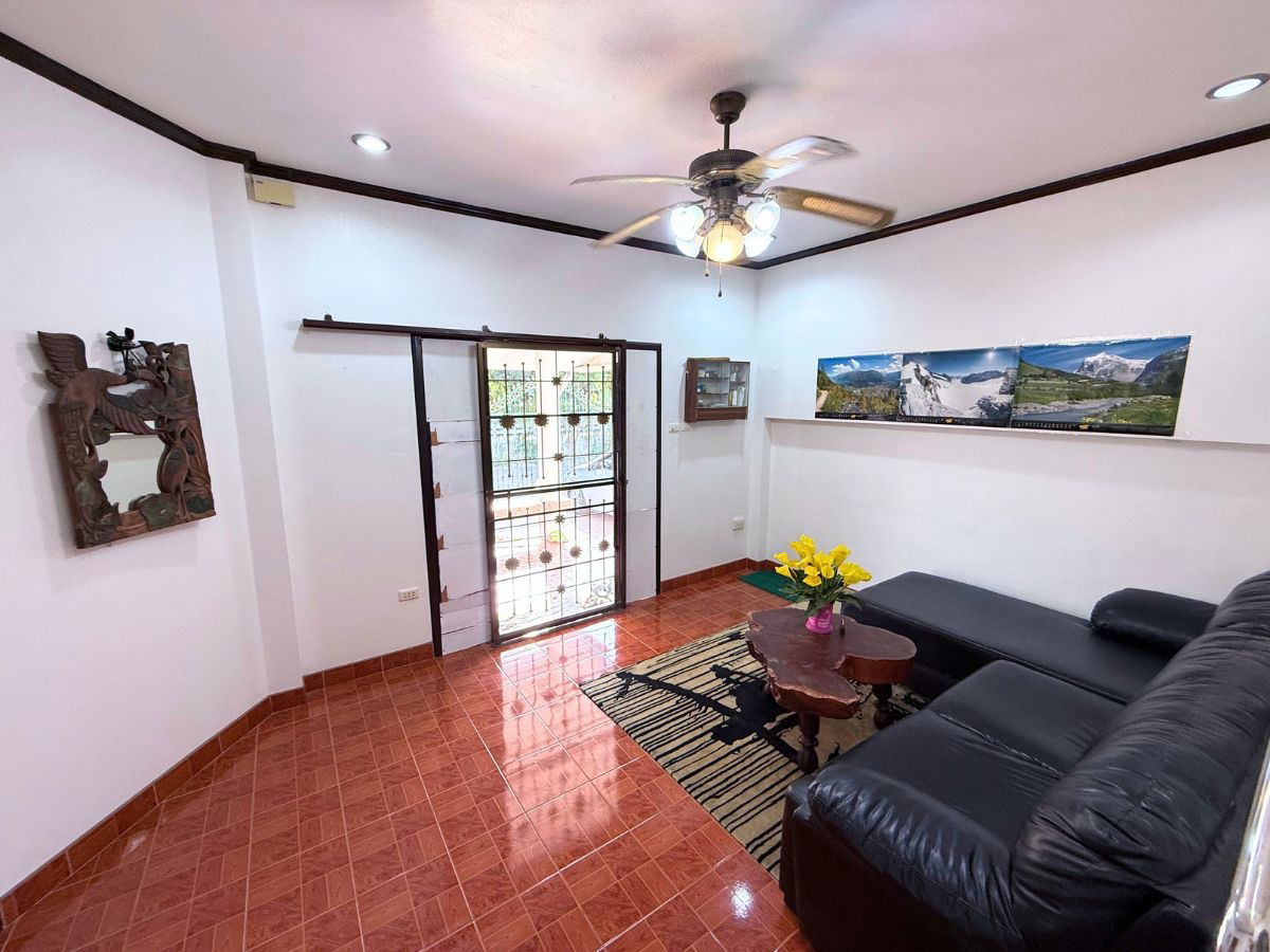 รูป ขายบ้านเดี่ยว 2 ชั้น 90 ตรว. 5 ห้องนอน หมู่บ้านจันทร์หอม (เขาบายศรี–เขาชีจรรย์) ต.พลูตาหลวง อ.สัตหีบ ชลบุรี - รูปที่ 4/10