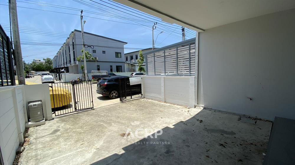 picture Modern Loft-Style 2-Storey Townhome for Sale – Chewa Home Pracha Uthit - 18/20