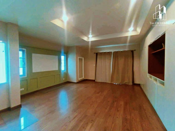 picture 2-Storey Detached House for Sale  Centro Rattanathibet (Wat Suan Kaew) Project  Back of the house directly connected to the project's garden area - 10/14
