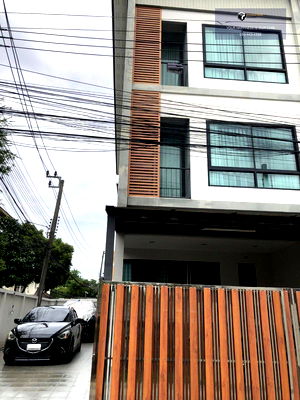 Houses for sale Fortune Town : Ready to move in house, 3-storey townhouse, Punnawitthi 31, corner house #2025082911620