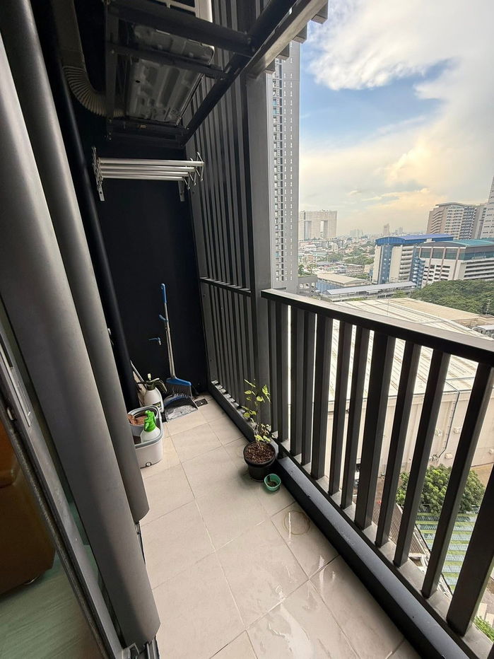 picture  Life                        Ladprao  - 10/11