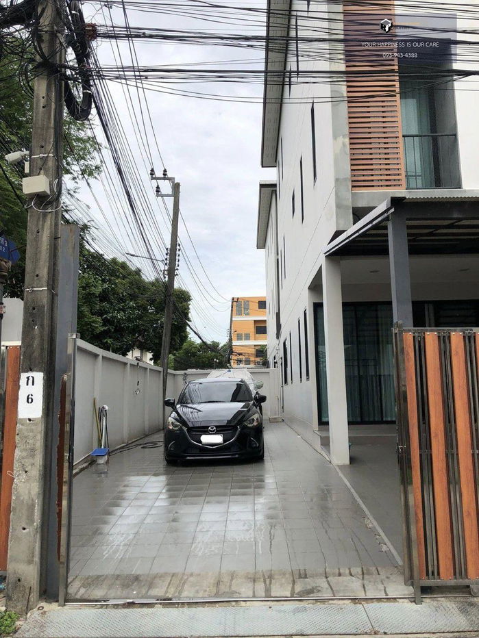 picture Ready to move in house, 3-storey townhouse, Punnawitthi 31, corner house #2025082911620 - 12/13