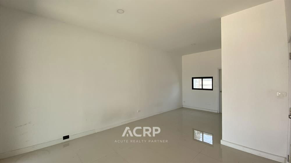 picture Modern Loft-Style 2-Storey Townhome for Sale – Chewa Home Pracha Uthit - 4/20