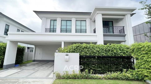 Two-story corner house for rent in Setthasiri Village, Seri Thai. Good location. Fully furnished.