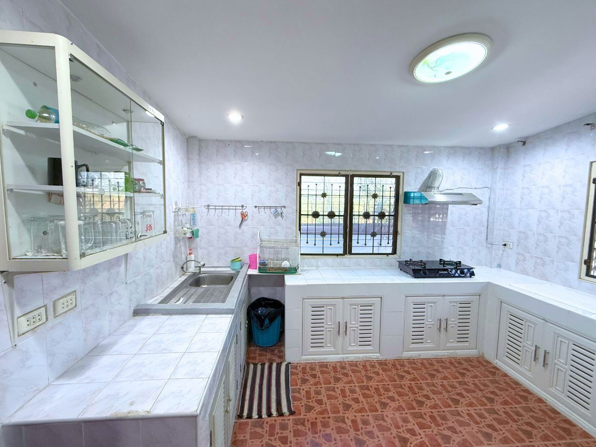 รูป ขายบ้านเดี่ยว 2 ชั้น 90 ตรว. 5 ห้องนอน หมู่บ้านจันทร์หอม (เขาบายศรี–เขาชีจรรย์) ต.พลูตาหลวง อ.สัตหีบ ชลบุรี - รูปที่ 6/10