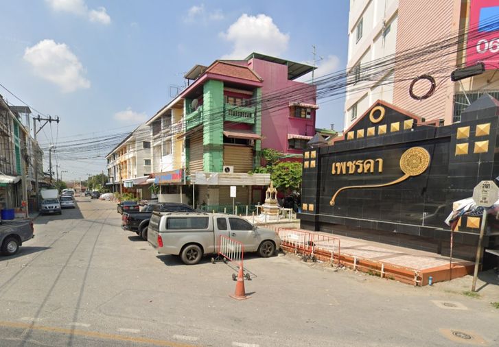 เพชรดา  
