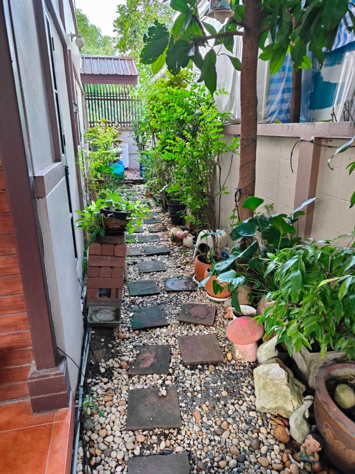 รูป ขายถูก ราคานี้อย่าพลาด!!!เข้าอยู่ได้เลยตกแต่งครบ สวนข้างบ้าน เฟอร์นิเจอร์ทั้งหลังแถมชุดโฮมเทียร์เตอร์ ขายบ้านโครงการ : บุรีรมย์ รามอินทรา-คู้บอน - รูปที่ 8/8