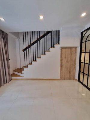 picture FOR RENT HAUS CLOVER RATCHAPHRUEK - CHAENGWATTANA / 4 bedrooms 3 bathrooms / 25 Sqw. 180 Sqm. **25,000** CLOSE TO ROBINSON LIFESTYLE RATCHAPHRUEK - 2/14