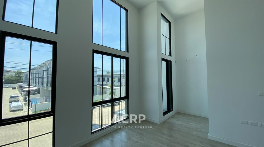 picture Modern Loft-Style 2-Storey Townhome for Sale – Chewa Home Pracha Uthit - 10/20