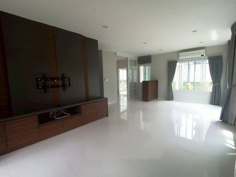picture For Sale The Plant Chalongkrung (Corner Plot) Unit 78/102 - 4/18