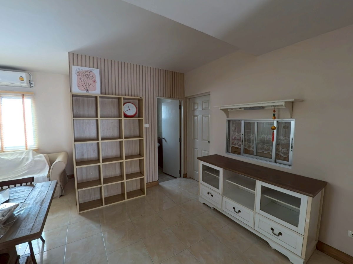 picture Rare semi-detached house in the heart of Takhian Tia. Baan Klang Suan, Rong-Po, Bang Lamung, Chon Buri. - 10/19