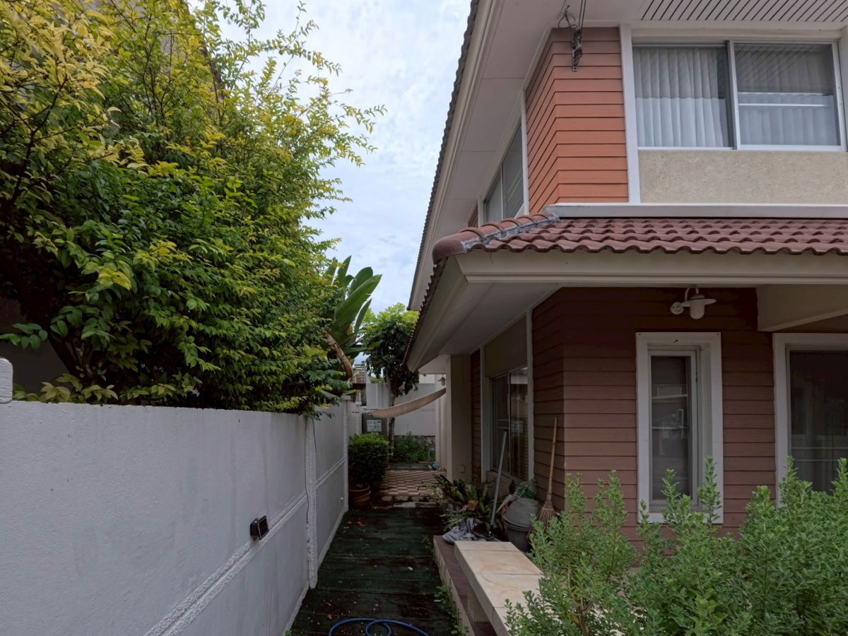picture Rare semi-detached house in the heart of Takhian Tia. Baan Klang Suan, Rong-Po, Bang Lamung, Chon Buri. - 16/19
