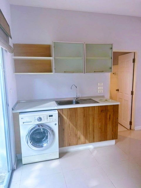 picture Soi AnanNgamCharoen 10-16 Central Rama 2 1.1km. Luxury 3-story townhome for rent good condition gard - 3/8