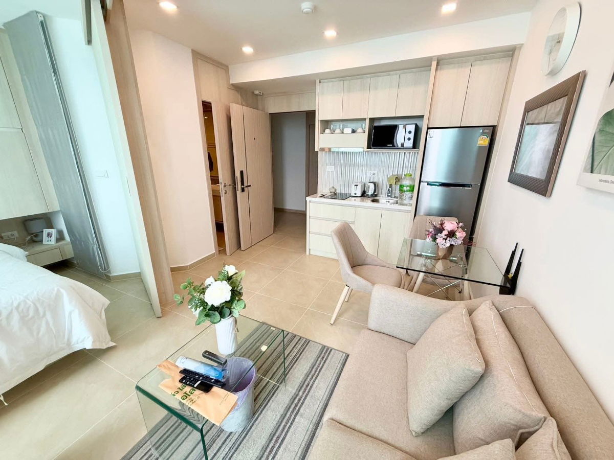 picture Olympus Condo in South Pattaya for Sale, Foreign Name, Pool View, Fully Furnished and move in ready - 8/11