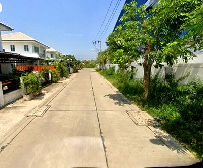 Houses for sale Thung Khru : Urgent!! Land and building for sale in Pracha Uthit Soi 74/1.