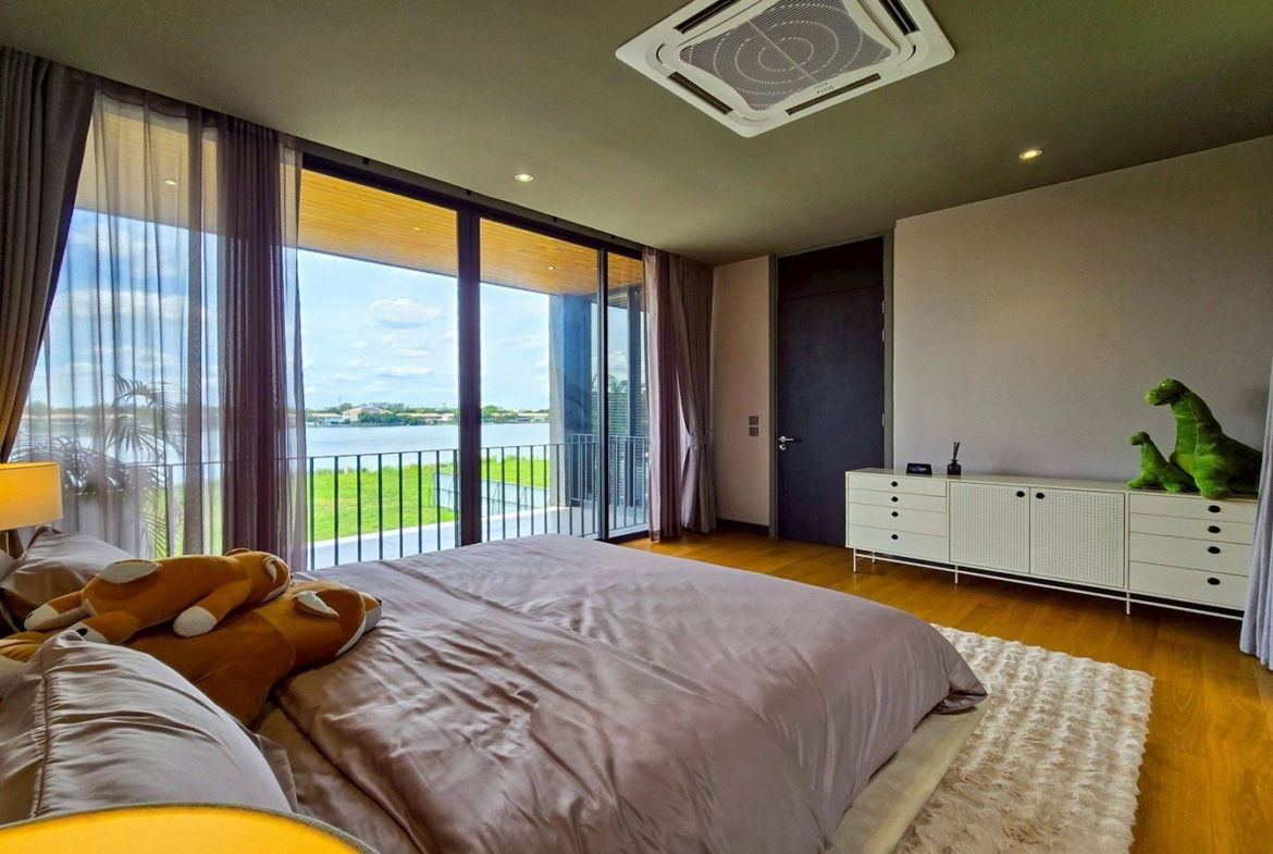รูป 𝐉𝐈𝐀 𝐏𝐨𝐨𝐥 𝐑𝐞𝐬𝐢𝐝𝐞𝐧𝐜𝐞 𝐏𝐫𝐢𝐦𝐞 𝐋𝐨𝐜𝐚𝐭𝐢𝐨𝐧 บ้านสไตล์ Modern Pool Villaหรู ติดหน้า รร.นานาชาติฮาร์โรว์ กรุงเทพฯ   - รูปที่ 4/11