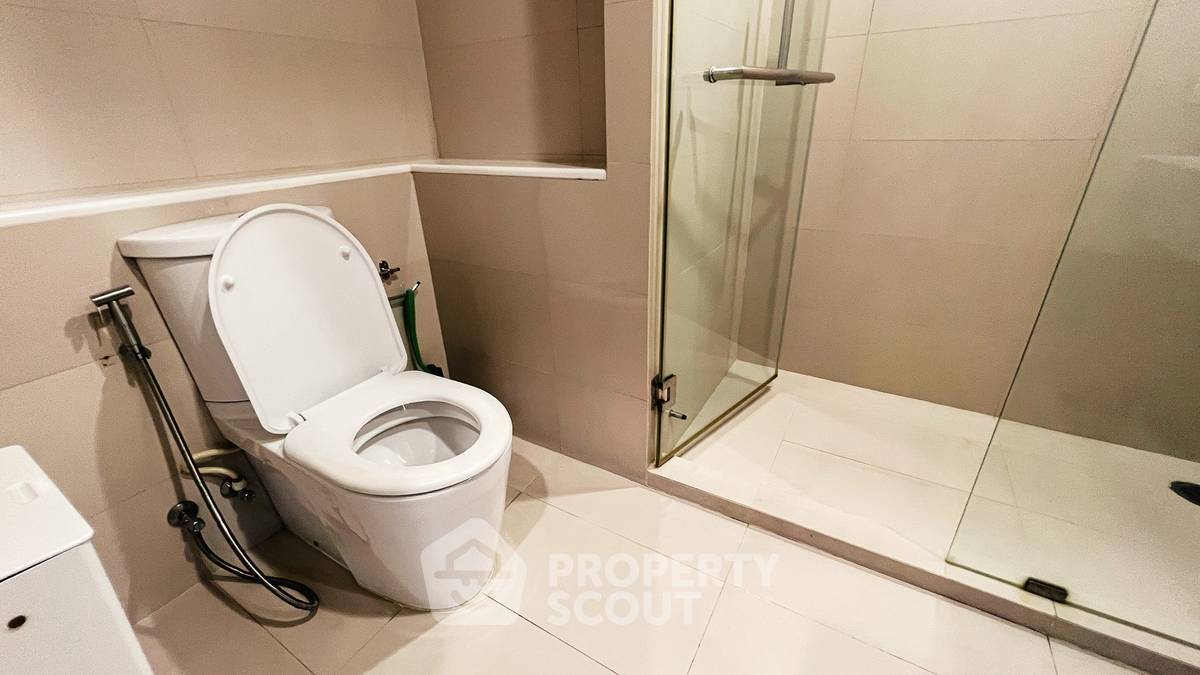 picture 1-BR Condo at Hive Taksin near BTS Wongwian Yai (ID 972773) - 11/18