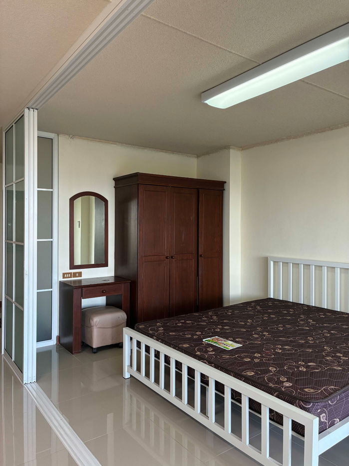 picture Room for Rent at Lam Chabang Tower 13fl.  6,500 baht/month please contact Khun Sarayuth 085 508 0978 - 8/12