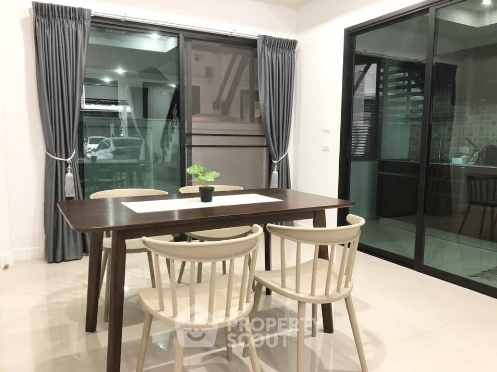 picture 3-BR Townhouse in Khlong Chan (ID 1271109) - 3/9