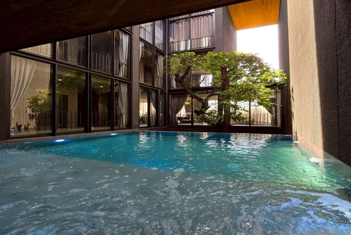 รูป 𝐉𝐈𝐀 𝐏𝐨𝐨𝐥 𝐑𝐞𝐬𝐢𝐝𝐞𝐧𝐜𝐞 𝐏𝐫𝐢𝐦𝐞 𝐋𝐨𝐜𝐚𝐭𝐢𝐨𝐧 บ้านสไตล์ Modern Pool Villaหรู ติดหน้า รร.นานาชาติฮาร์โรว์ กรุงเทพฯ   - รูปที่ 7/11