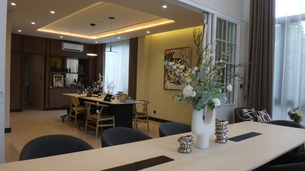 picture Luxury Home Office for Sale on Sukhumvit 77 – Business District, 5 Floors with Rooftop, Equipped with Elevator and Fire Escape - 11/25