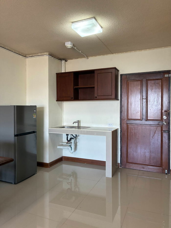 picture Room for Rent at Lam Chabang Tower 13fl.  6,500 baht/month please contact Khun Sarayuth 085 508 0978 - 2/12