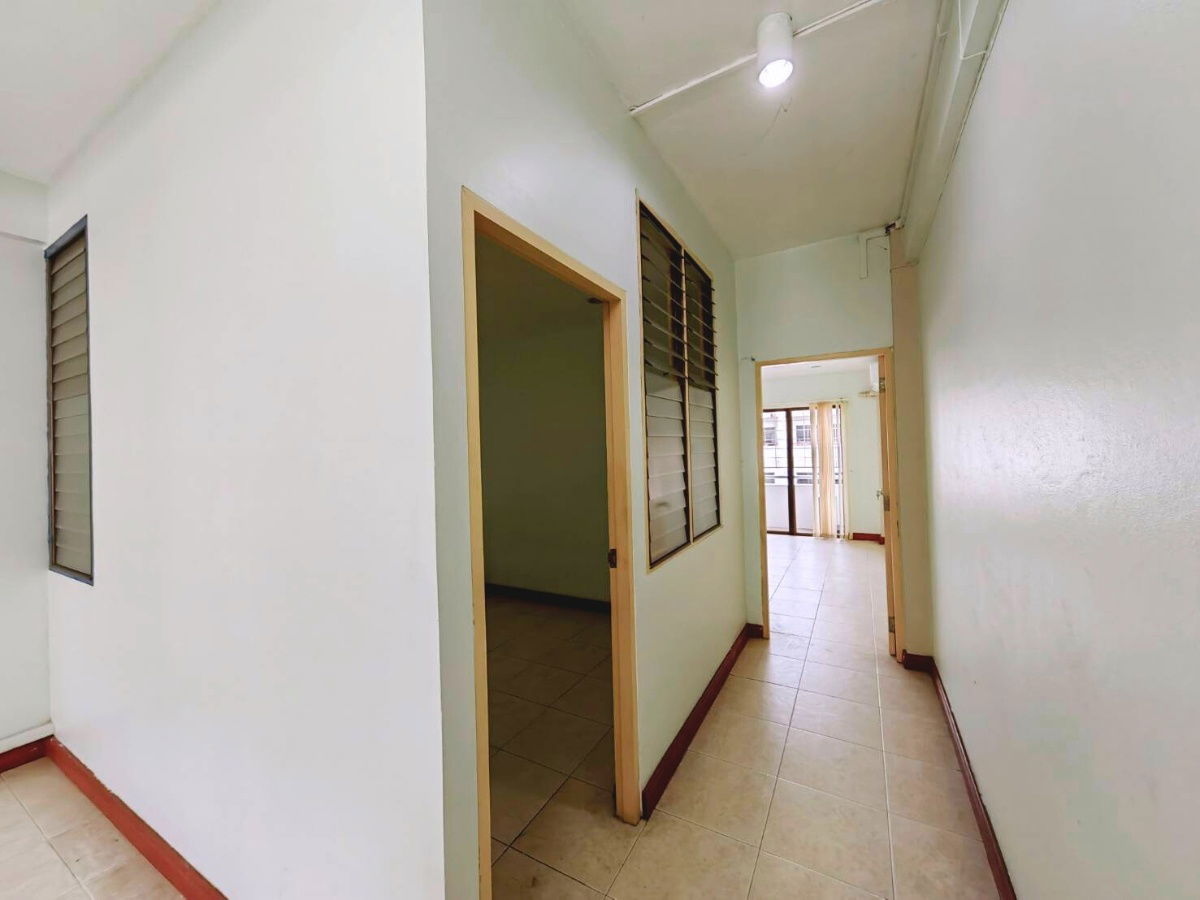 รูป ขายถูกมาก อาคารพานิช 3ชั้น 21 ตรว. ใกล้ถนนสุขุมวิท ซอยเก้ากิโล ใกล้ รร.เซนต์ปอลคอนแวนต์ อ.ศรีราชา ชลบุรี - รูปที่ 5/9