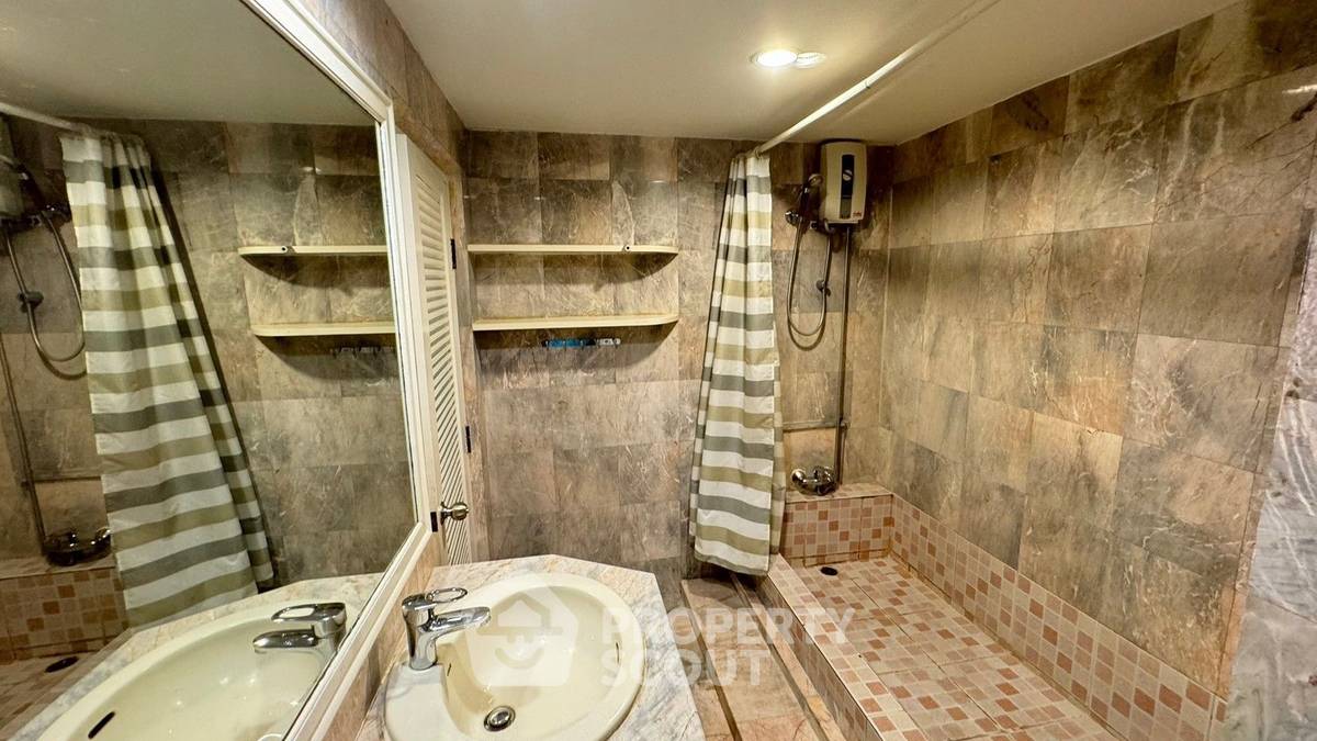 picture 1-BR Condo at Saranjai Mansion Condominium near BTS Nana (ID 2312944) - 11/24