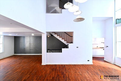 Twin houses for rent Srinakharinwirot University Prasanmit Campus :  Baan Klang Krung Thonglor 🏡 Luxury Townhome in the Heart of Thonglor – Spacious Living, Ideal for Premium Family Living 