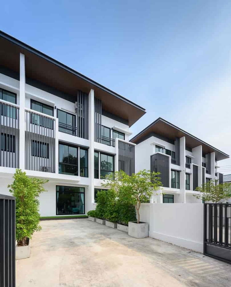 picture Modern 3-Storey Townhome for Sale – Soi Satriwitthaya 29 - 1/7