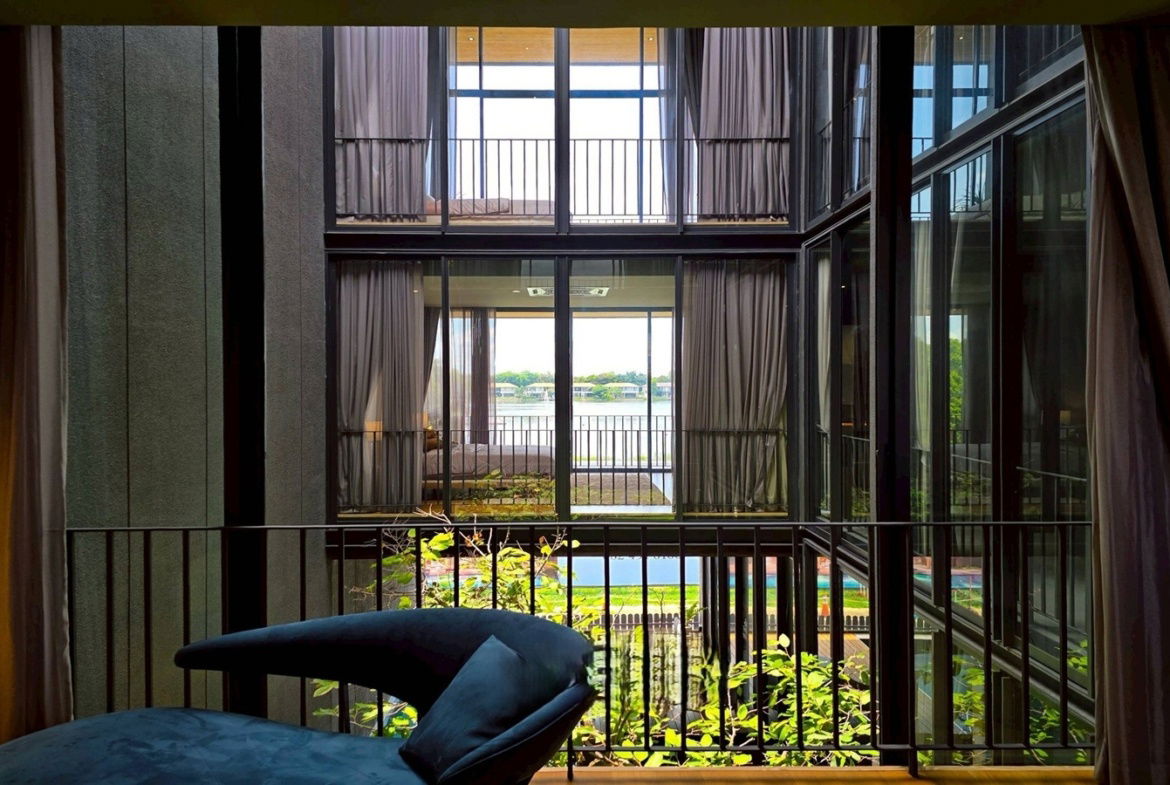 รูป 𝐉𝐈𝐀 𝐏𝐨𝐨𝐥 𝐑𝐞𝐬𝐢𝐝𝐞𝐧𝐜𝐞 𝐏𝐫𝐢𝐦𝐞 𝐋𝐨𝐜𝐚𝐭𝐢𝐨𝐧 บ้านสไตล์ Modern Pool Villaหรู ติดหน้า รร.นานาชาติฮาร์โรว์ กรุงเทพฯ   - รูปที่ 3/11