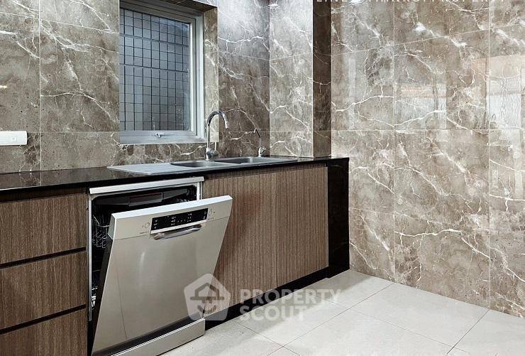 picture 3-BR Condo at All Seasons Mansion Condominium near BTS Phloen Chit (ID 2313730) - 21/25