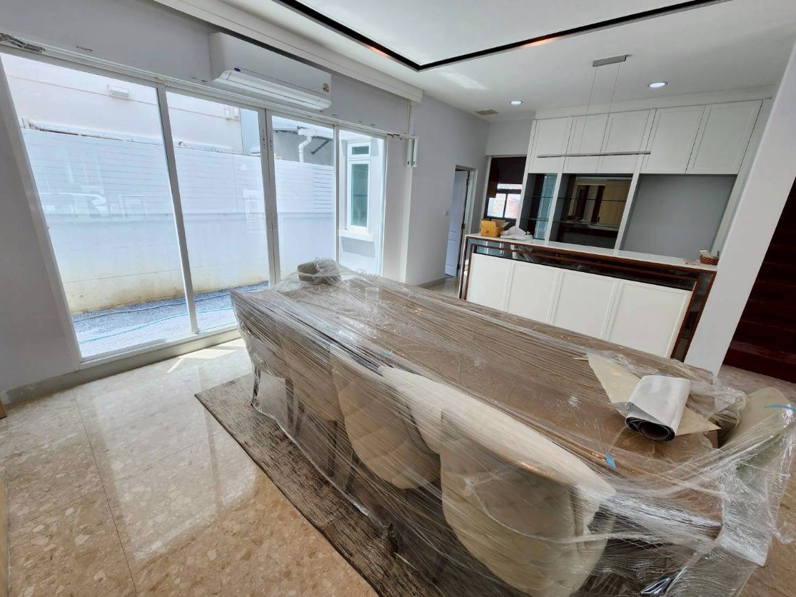 picture  Luxury House for Sale – Grand Bangkok Boulevard Rama 9 – Srinakarin 3-Storey Detached House on Krungthep Kreetha Road  - 6/14