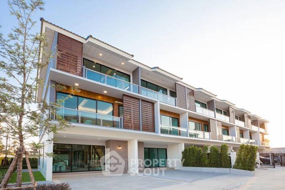 picture 3-BR Townhouse in Khlong Chan (ID 1271109) - 1/9