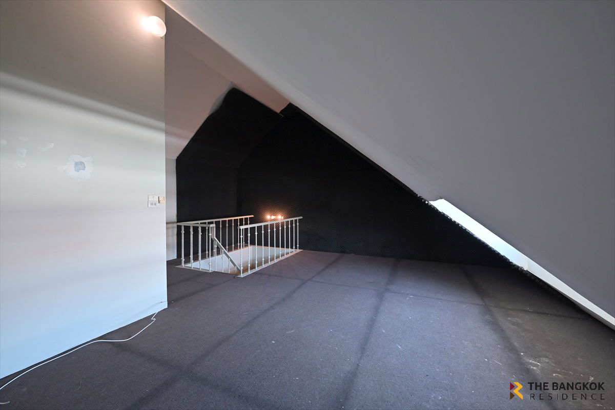 picture  Baan Klang Krung Thonglor 🏡 Luxury Townhome in the Heart of Thonglor – Spacious Living, Ideal for Premium Family Living  - 8/12