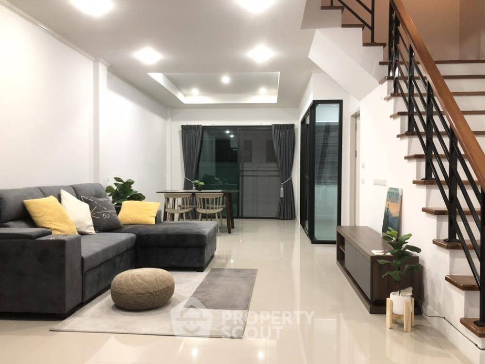 picture 3-BR Townhouse in Khlong Chan (ID 1271109) - 2/9