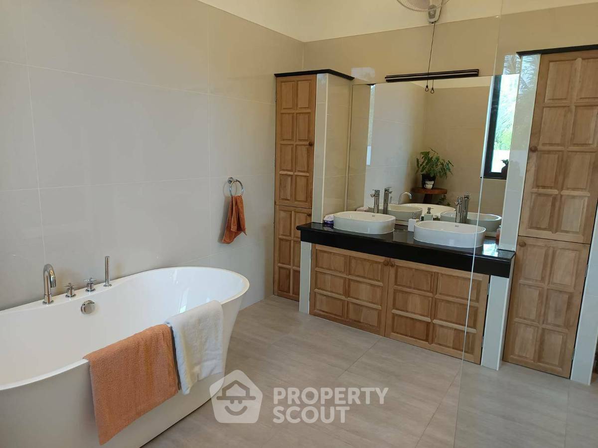 picture 3-BR Villa in Wang Phong (ID 2313048) - 3/14
