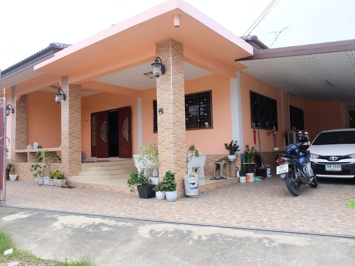 รูป ขายบ้านเดี่ยว 104 ตรว. 3 ห้องนอน ทำเลดีติดถนนเลี่ยงเมืองชลบุรี ต.บ้านสวน อ.เมืองชลบุรี - รูปที่ 2/10