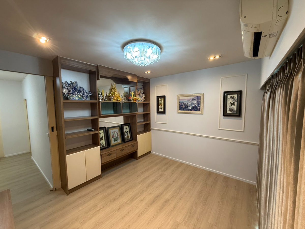 picture Townhome for Rent: Baan Klang Muang Sukhumvit 77 - 9/16