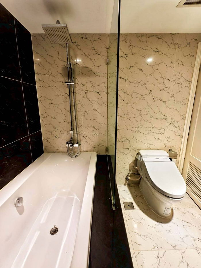 picture  State Tower, Bangrak – Prime Location, High Floor (44th) - 6/17