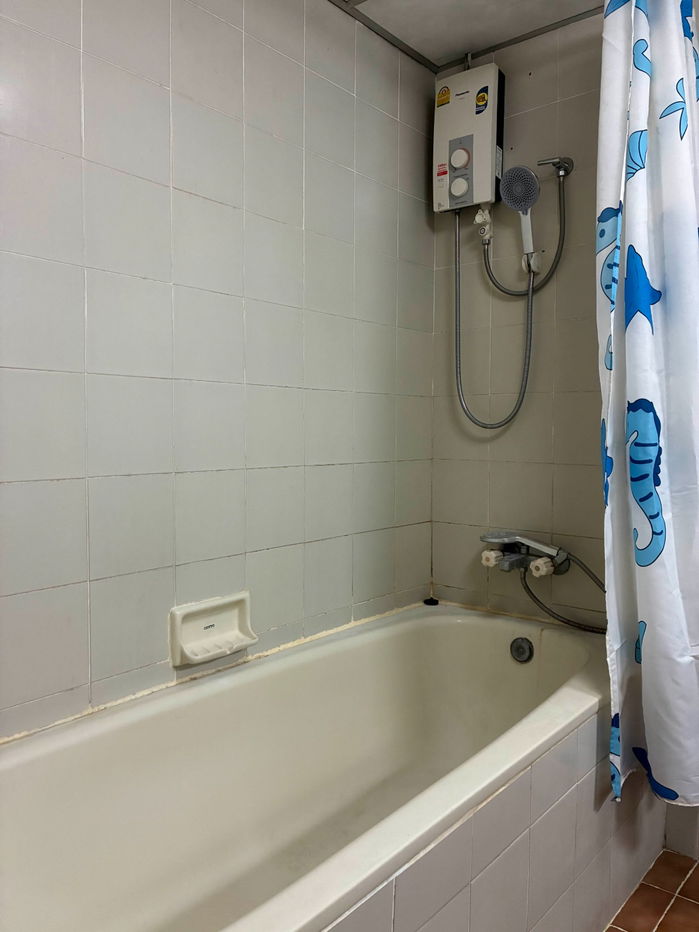 picture Room for Rent at Lam Chabang Tower 13fl.  6,500 baht/month please contact Khun Sarayuth 085 508 0978 - 11/12