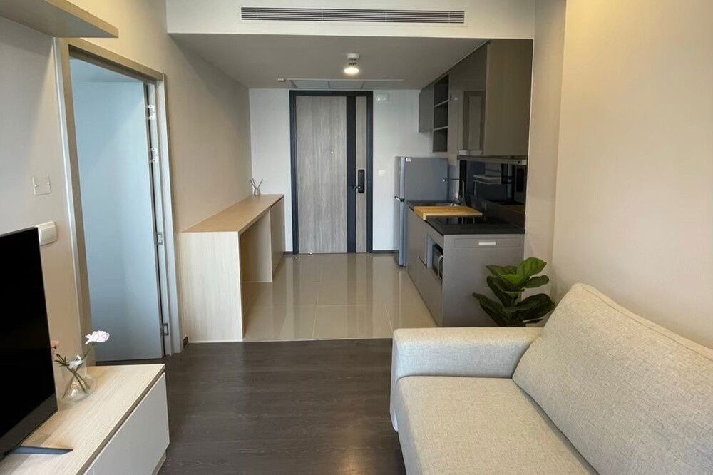 picture For Sale !! high floor11+, pool/city view, 🔥 Code C20250900031..Oka Haus, 1 bed, 1 bath, furnished, Muji minimalist style, Special Deal! - 3/8