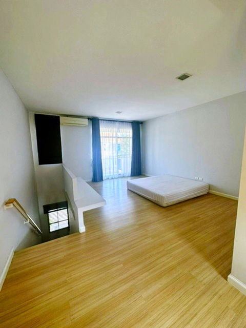 picture Soi AnanNgamCharoen 10-16 Central Rama 2 1.1km. Luxury 3-story townhome for rent good condition gard - 4/8