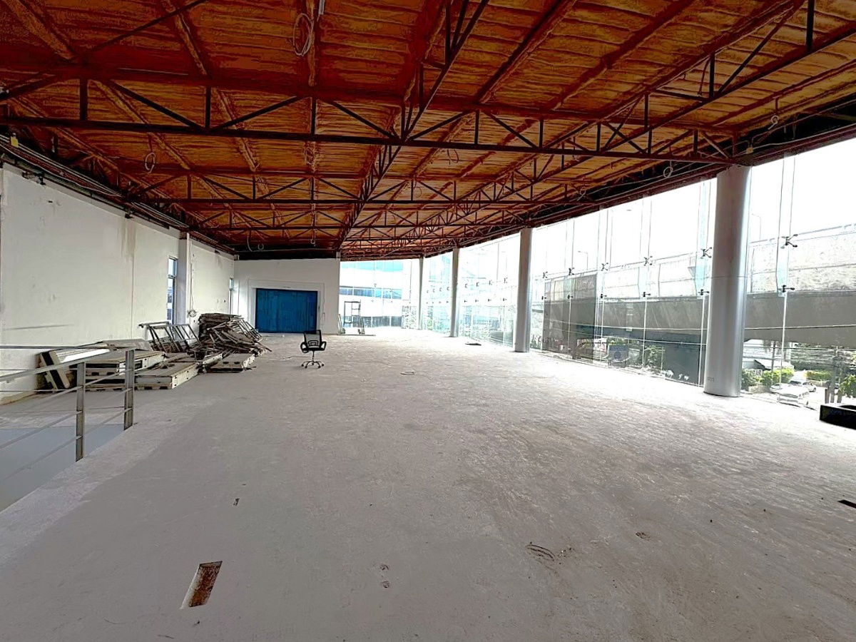 picture 3-Storey Building with Elevator and Parking for 15+ Cars on Rama 9 main road ** NO CO-AGENT ** - 9/12