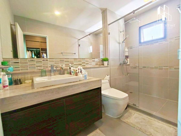 รูป    ขายบ้านเดี่ยว 2 ชั้น โครงการบุราสิริ วัชรพล โดยแสนสิริ  ทำเลถนนเมน หน้าบ้านไม่ชนใคร ให้ความเป็นส่วนตัวสูง - รูปที่ 12/17