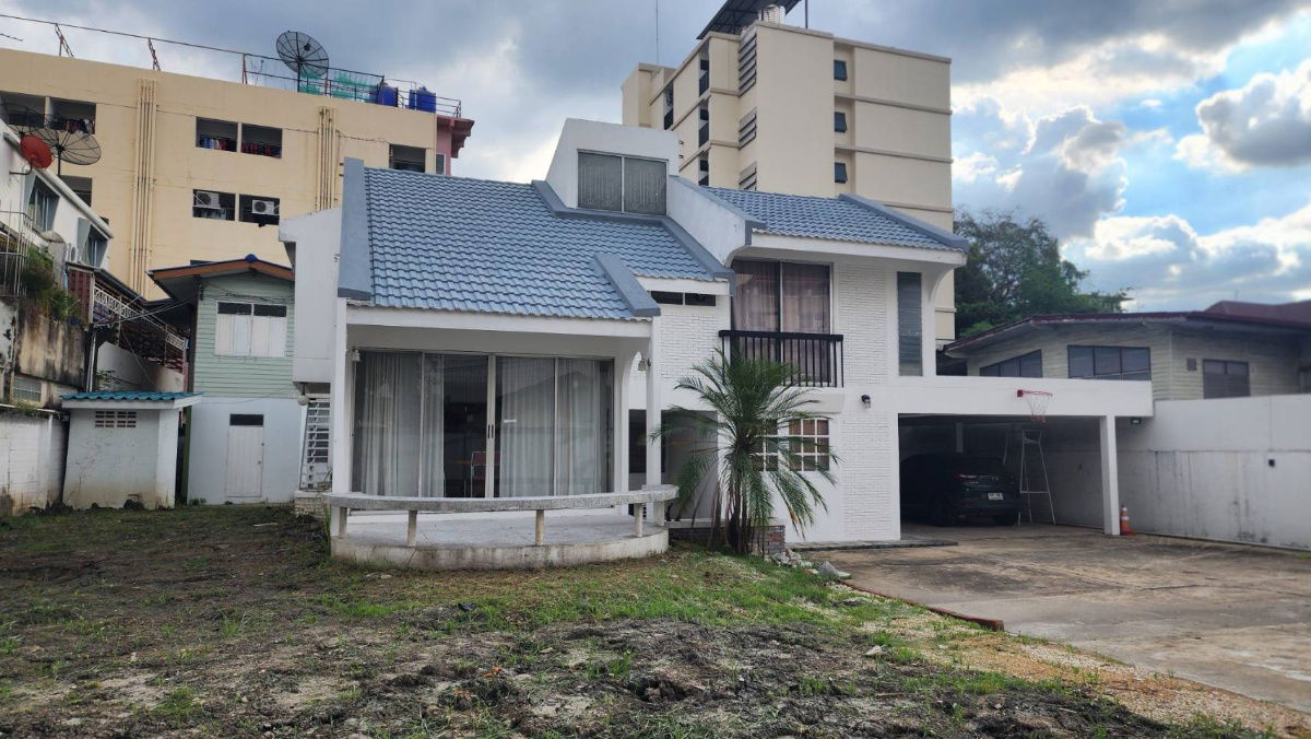 picture Urgently for rent, 2-storey detached house ***Newly renovated, just finished, in Soi Ram Intra 19 - 2/18