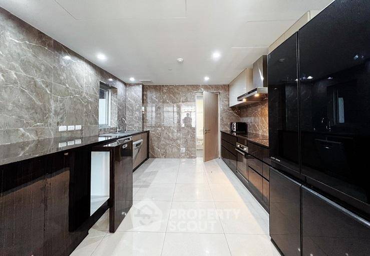 picture 3-BR Condo at All Seasons Mansion Condominium near BTS Phloen Chit (ID 2313730) - 3/25
